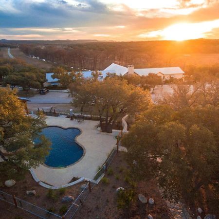 Joshua Creek Ranch Hotel Бърни Екстериор снимка