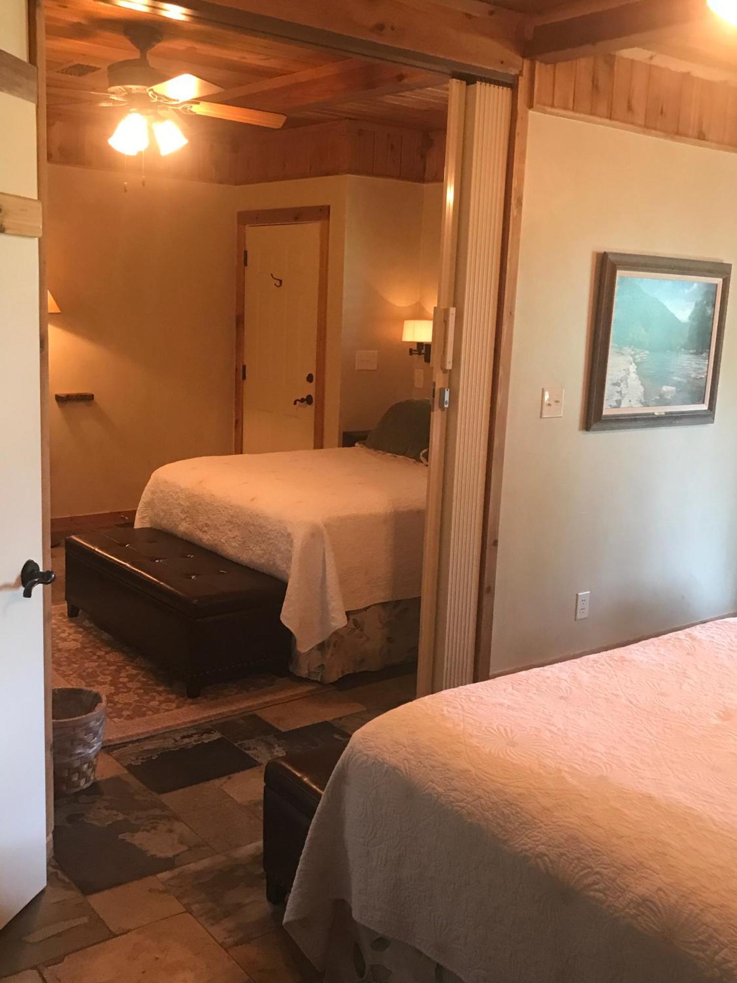 Joshua Creek Ranch Hotel Бърни Стая снимка