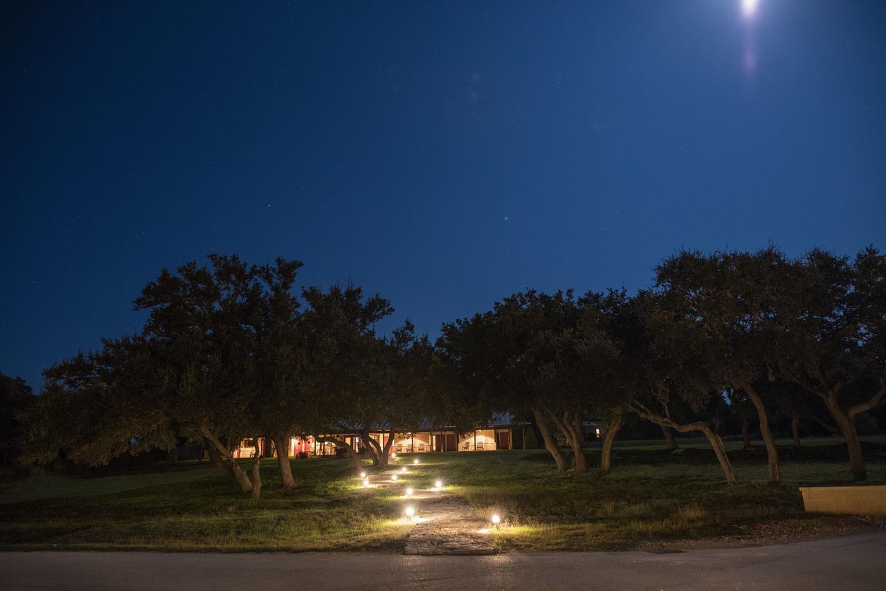 Joshua Creek Ranch Hotel Бърни Екстериор снимка