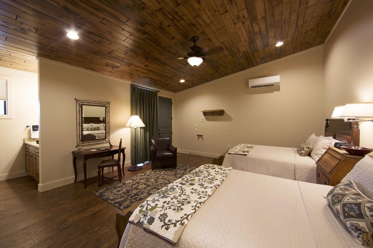 Joshua Creek Ranch Hotel Бърни Екстериор снимка