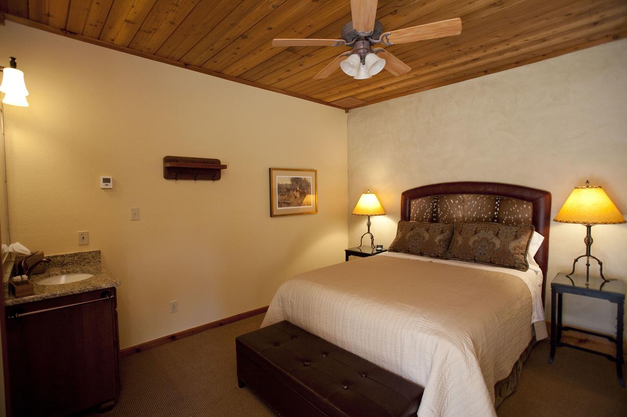Joshua Creek Ranch Hotel Бърни Екстериор снимка