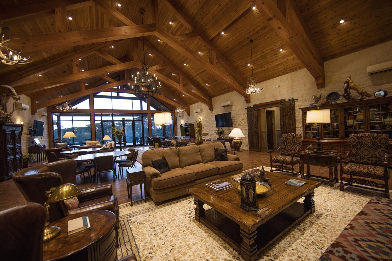 Joshua Creek Ranch Hotel Бърни Екстериор снимка