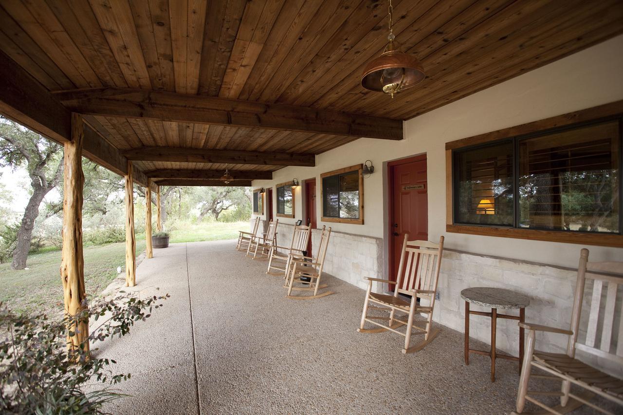 Joshua Creek Ranch Hotel Бърни Екстериор снимка