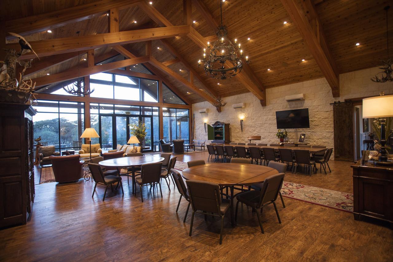 Joshua Creek Ranch Hotel Бърни Екстериор снимка