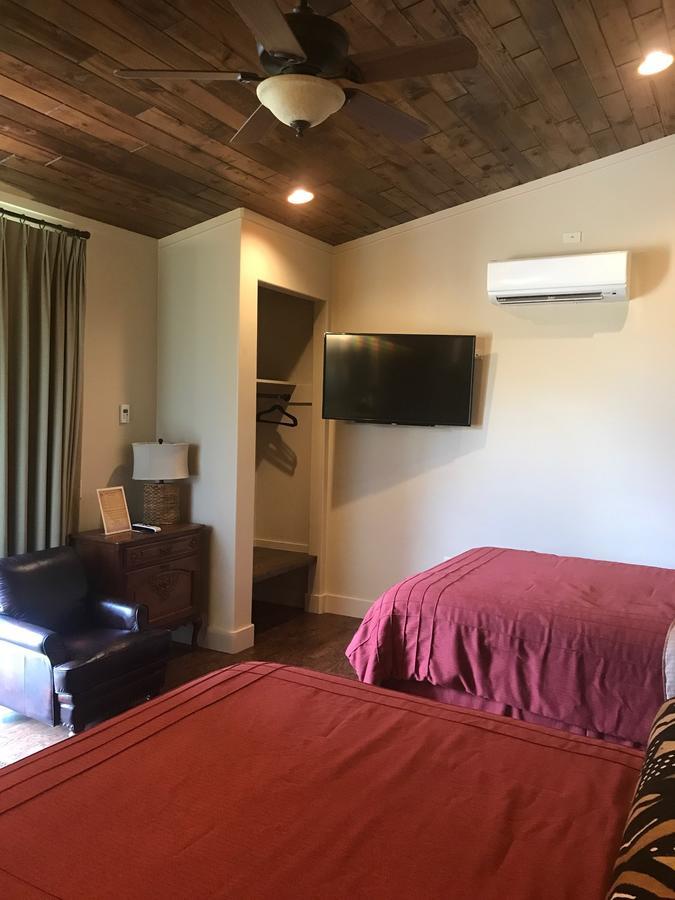 Joshua Creek Ranch Hotel Бърни Екстериор снимка
