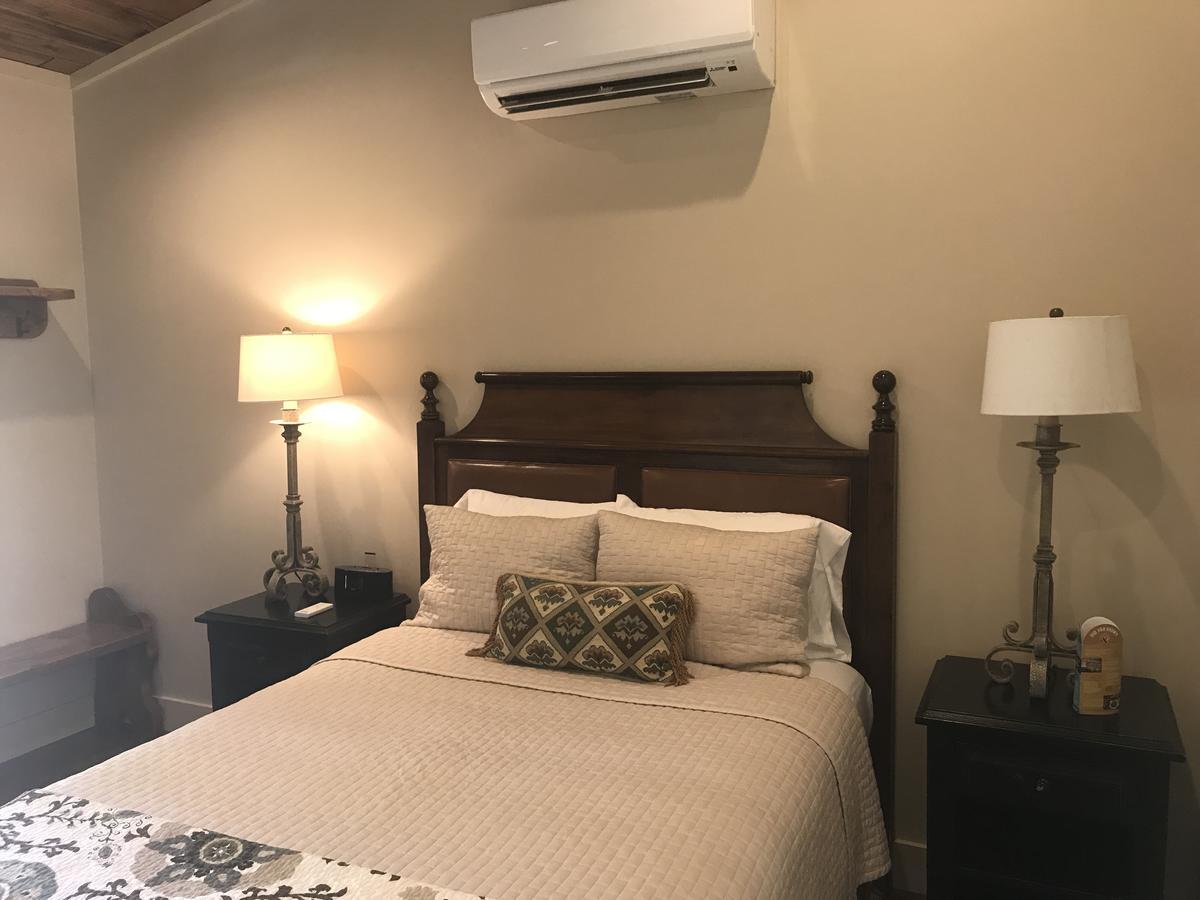 Joshua Creek Ranch Hotel Бърни Екстериор снимка