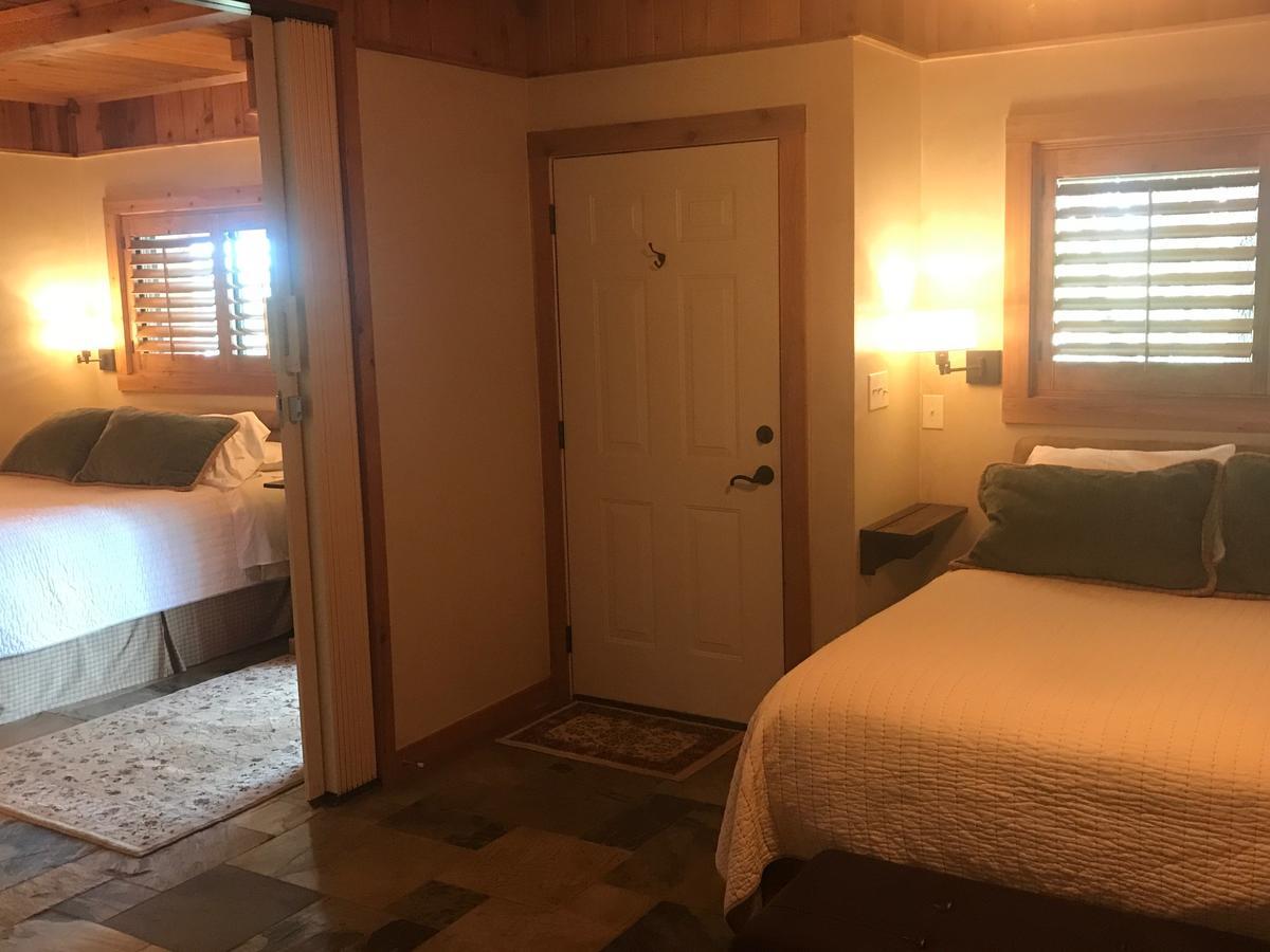 Joshua Creek Ranch Hotel Бърни Екстериор снимка