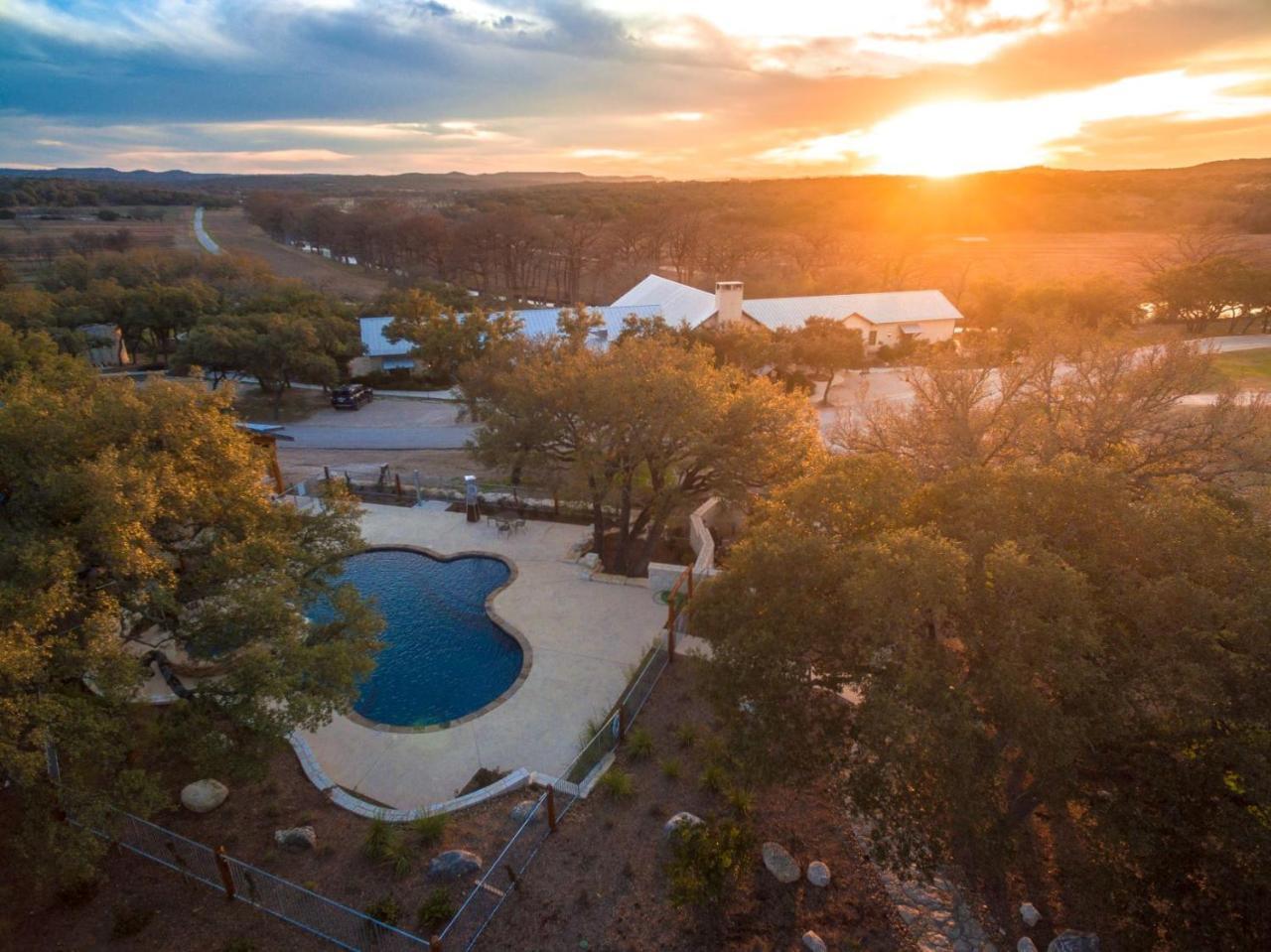 Joshua Creek Ranch Hotel Бърни Екстериор снимка