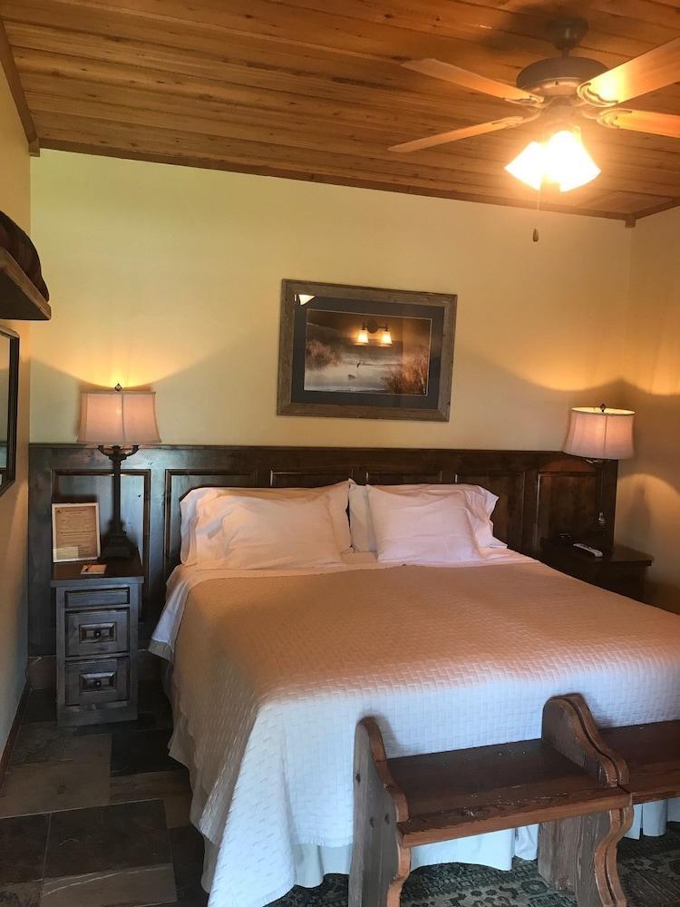 Joshua Creek Ranch Hotel Бърни Екстериор снимка